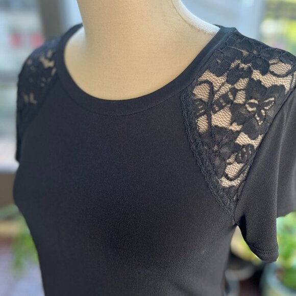 Express Lace Accented Blouse on Shoulder and Side Hem Black Size S/P.‎ - Picture 2 of 6